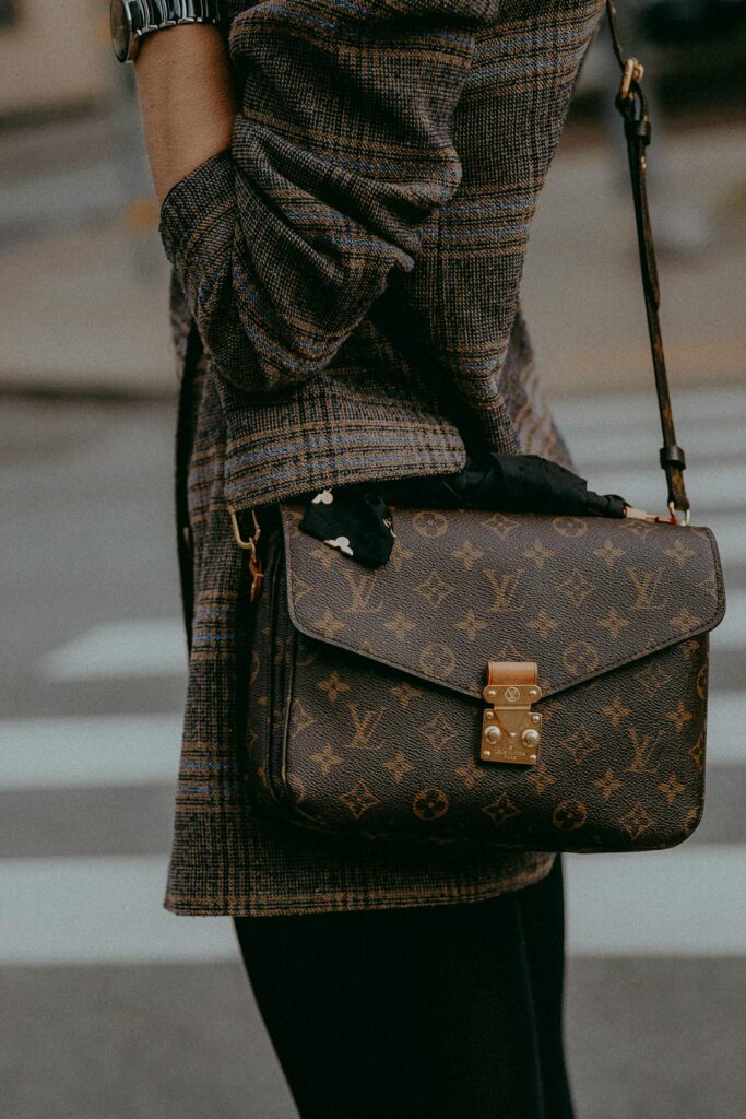 Louis Vuitton Pochette Métis bag in Monogram canvas