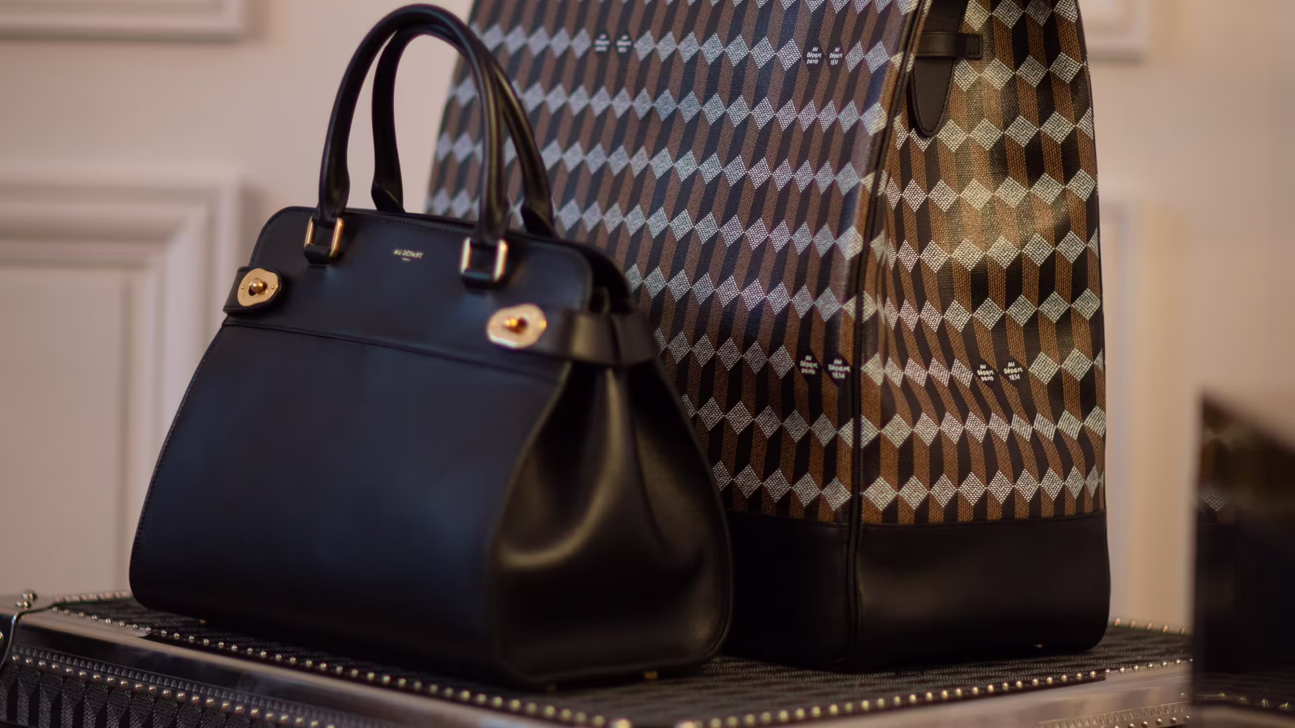 Trunk and travel bags, Au Départ, October 2019 (DAVID ATLAN)